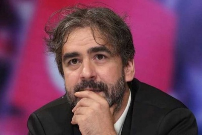 Αναχώρησε από την Τουρκία με αεροπλάνο της γερμανικής κυβέρνησης ο δημοσιογράφος Deniz Yucel