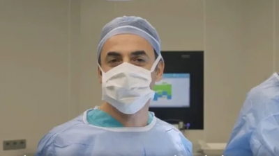 Τούρκος γιατρός κάνει εγχειρήσεις σε ανθρώπους που θέλουν να αλλάξουν τη φωνή τους - Επιλέγουν οι ίδιοι τον τόνο