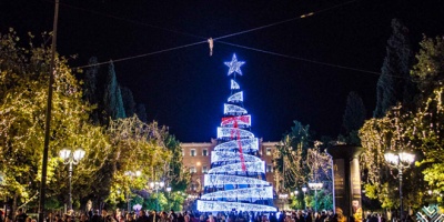 Αυξημένη η εορταστική κίνηση στην αγορά της Αθήνας