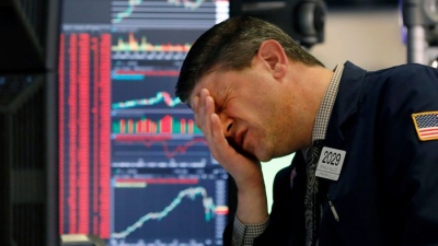 Cracks on Wall Street: Massive investor exodus from US as European equities see record inflows