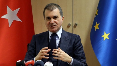 Celik (Τουρκία): Εξετάζουμε μόνο την πλήρη ένταξη στην ΕΕ – Δεν έχουμε λόγο να τηρούμε τη συμφωνία για το προσφυγικό