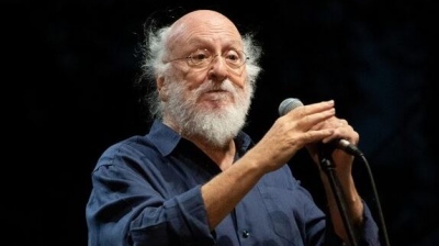 Στην τελευταία του κατοικία οδηγείται ο Διονύσης Σαββόπουλος - Στο Α' Νεκροταφείο Αθηνών η ταφή