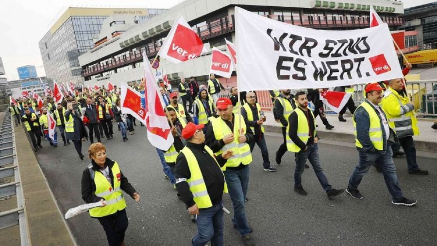 Γερμανία: Αντιμέτωπη με μεγάλες απεργίες στο Δημόσιο η κυβέρνηση Merkel