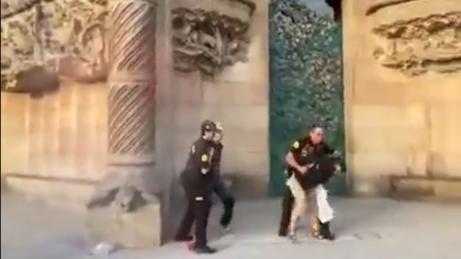 Δίχως τέλος η woke παράνοια - Οικολόγοι ακτιβιστές έριξαν μπογιές στη Σαγράδα Φαμίλια (vid)