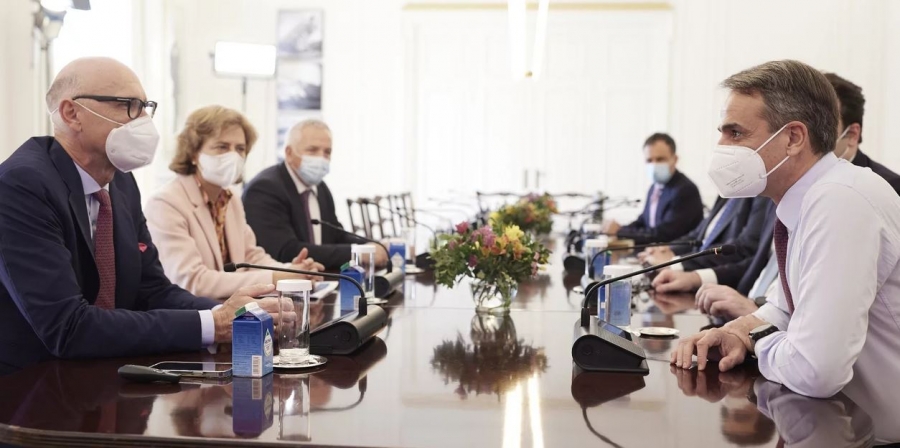 Οι επενδυτικές ευκαιρίες στο επίκεντρο της συνάντησης Μητσοτάκη -  Höttges (Deutsche Telekom)