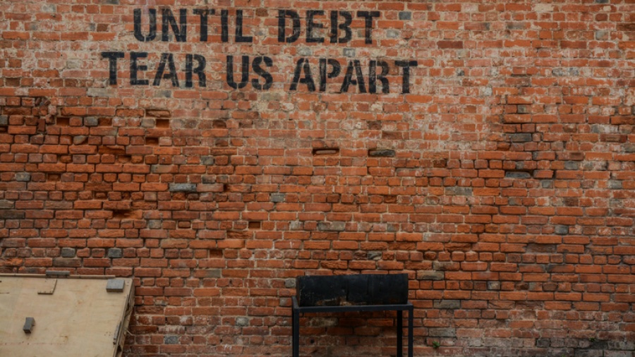 Δεν είναι το χρέος, αλλά οι οδυνηρά σπάταλες αποφάσεις.....