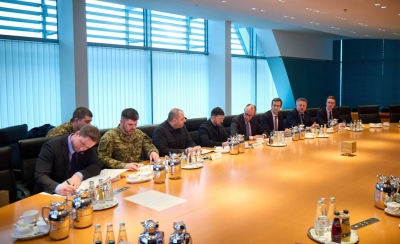 Σύνοδος στο Βερολίνο για Ουκρανία: Τη Δευτέρα 15/12 θα συνεχιστούν οι συνομιλίες - Προοπτικές επιτυχίας βλέπουν οι ΗΠΑ