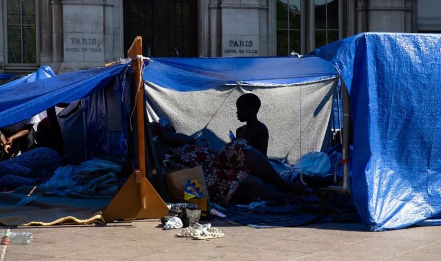 Γαλλία: Περισσότερα από 2.000 παιδιά κοιμούνται στον δρόμο