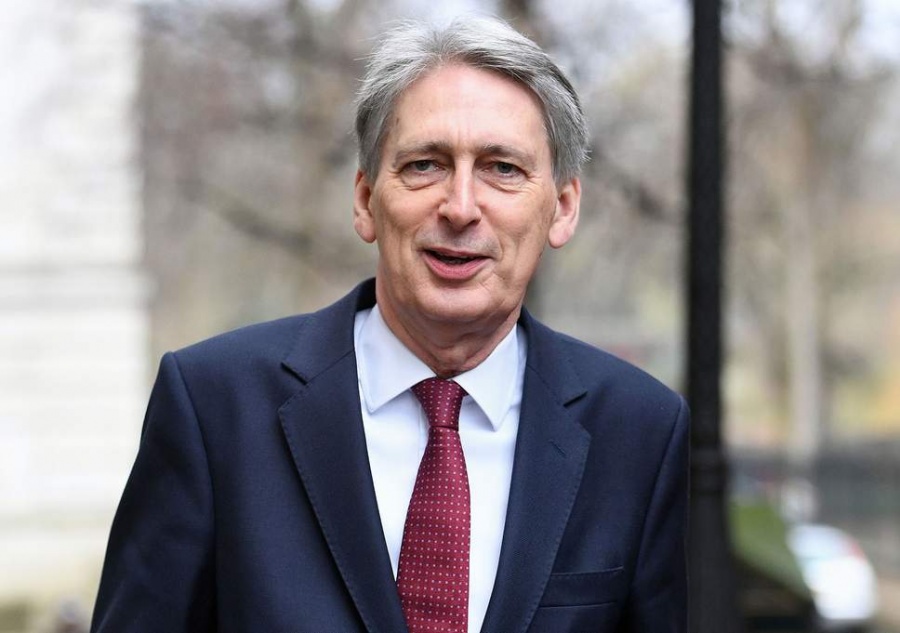 Βρετανία: Επί τα βελτίω αναθεώρηση για την ανάπτυξη το 2019 – Hammond: Η λιτότητα φθάνει στο τέλος της