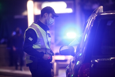 Μπλόκα της ΕΛΑΣ παντού στην Ατττική για τον περιορισμό των μετακινήσεων – Σαρωτικοί έλεγχοι μέχρι το πρωί