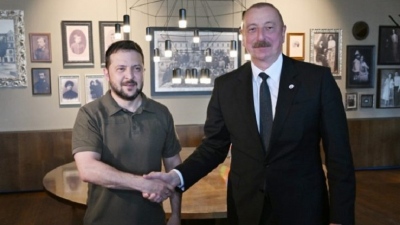 Άνοιγμα της Ουκρανίας στο Αζερμπαϊτζάν - Οι πρόεδροι Zelensky και Aliyev συζήτησαν θέματα «εδαφικής ακεραιότητας»