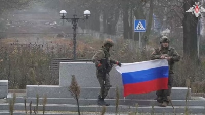 «Οι Ρώσοι απλώς τοποθέτησαν σημαίες» - Για γέλια και για κλάματα η ουκρανική προπαγάνδα