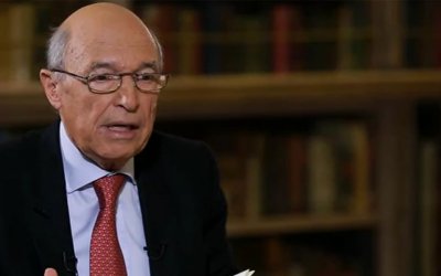 Στη Δικαιοσύνη προσφεύγει ο Κ. Σημίτης μετά από νέα δημοσιεύματα που τον εμπλέκουν στο σκάνδαλο Siemens