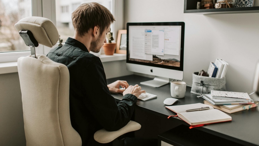 Οργάνωσε σωστά το γραφείο σου με τα απαραίτητα είδη