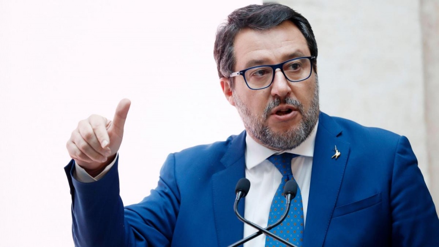 Ιταλία: O Salvini αποκηρύσσει τις συνθετικές μπριζόλες, τα κινεζικά αμάξια και τον ... πολεμοκάπηλο Macron