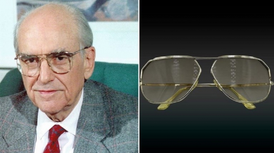 Αντί 25.000 ευρώ πωλήθηκαν τα γυαλιά του Ανδρέα Παπανδρέου - Νεαρός εφοπλιστής ο νέος τους κάτοχος