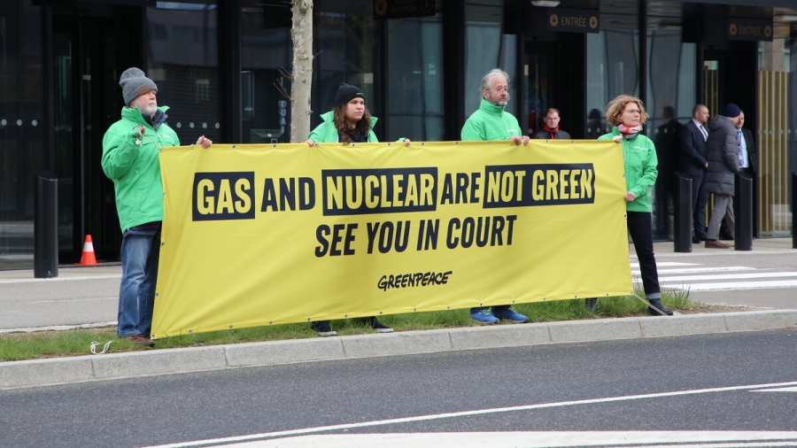 Μήνυση της Greenpeace σε Κομισιόν για αέριο, πυρηνικά: Να μπει τέλος στο «πράσινο ξέπλυμα»