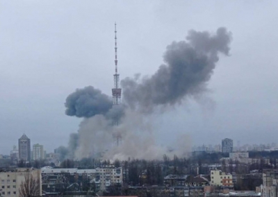 Oυκρανική κυβέρνηση: Σκληρές μάχες έξω από το Κίεβο – Χτυπήθηκε κονβόι αμάχων, 7 νεκροί