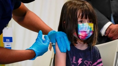 Οι οδηγίες των παιδιάτρων για τον εμβολιασμό των παιδιών: Το εμβόλιο της Pfizer έχει αποδειχθεί ασφαλές και αποτελεσματικό