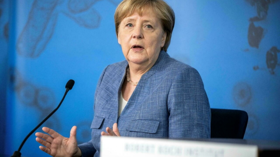 Merkel για Βαρώσια: Ήταν οπισθοδρόμηση αλλά δεν πρέπει να είναι αποθαρρυντικό - Ύμνοι για το μεταναστευτικό
