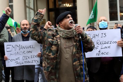 Εκστρατεία μίσους κατά του Macron από τους μουσουλμάνους