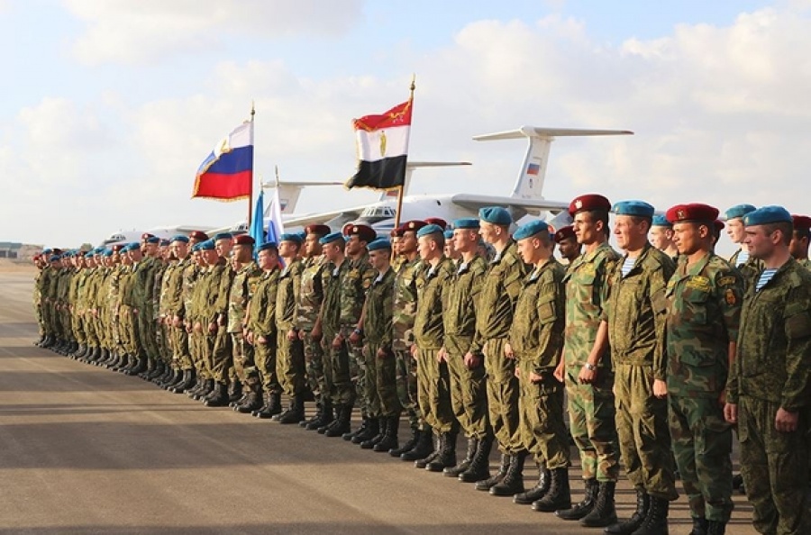 Ρώσοι πεζοναύτες συμμετέχουν για πρώτη φορά σε κοινή άσκηση στην Αίγυπτο