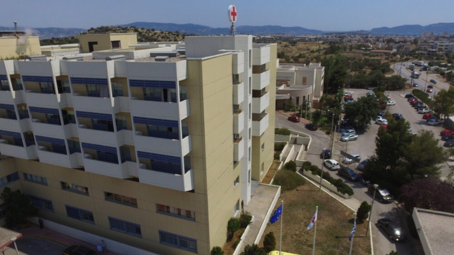 Ασφυκτική πίεση στα νοσοκομεία - Στο Θριάσιο, 3 ασθενείς νοσηλεύτηκαν σε κοντέινερ και 6 είναι διασωληνωμένοι εκτός ΜΕΘ