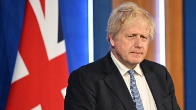 Boris Johnson στους βουλευτές του: «Αν με κρατήσετε θα μειώσω του φόρους»