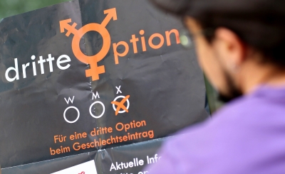 Απορρίπτει τα περί «τρίτου φύλου» η Ελβετία - Δέχεται μόνο το αρσενικό και το θηλυκό