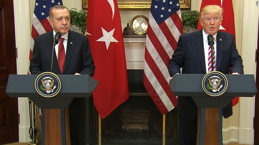 Hurriyet: Ο Trump έλαβε την απόφαση για τη Συρία κατά τη διάρκεια τηλεφωνικής επικοινωνίας με τον Erdogan