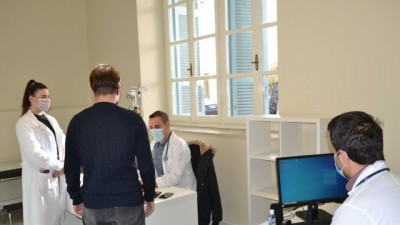 Δήμος Αθηναίων: Ξεκινά η λειτουργία του Κοινωνικού Ιατρείου για άστεγους και άπορους