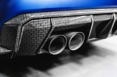 Γιατί τα σπορ αυτοκίνητα αφήνουν το ανθρακόνημα για το λινάρι