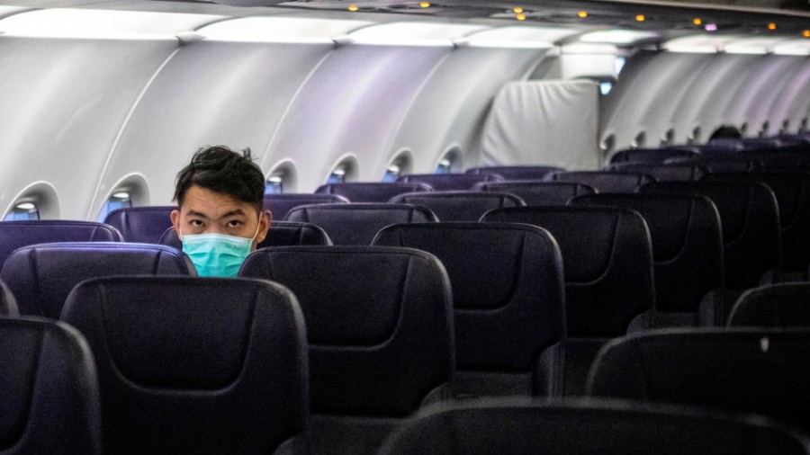 Οι αεροπορικές που ασφυκτιούν λόγω της πανδημίας παίζουν το χαρτί των χαμηλών τιμών για να προσελκύσουν επιβάτες