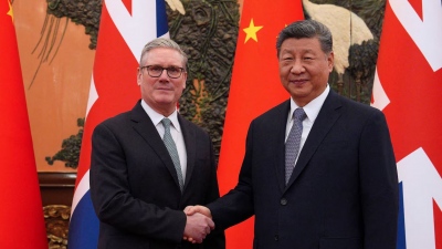 «Ξεπούλησες τη Βρετανία για μία χούφτα Γιουάν» - Σάλος στα βρετανικά ΜΜΕ για την επίσκεψη του Starmer στην Κίνα