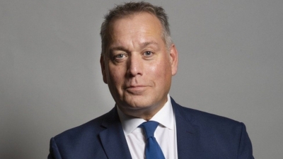 Βρετανία: Σε ψυχιατρική κλινική εισήχθη ο συντηρητικός βουλευτής David Warburton μετά τις καταγγελίες εναντίον του