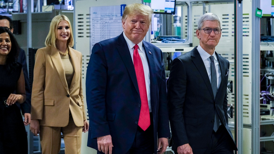 Άστραψε και βρόντηξε ο Trump για Apple: Μη χτίζετε άλλα εργοστάσια στην Ινδία