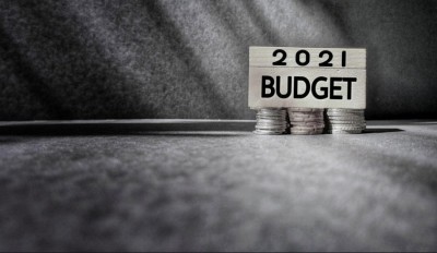 Προϋπολογισμός 2021: Στο -10,5% η ύφεση το 2020, στο +4,8% το 2021, υπό την αίρεση του Ταμείου Ανάκαμψης - Με 2ο δυσμενές σενάριο για έλλειμμα και ανάπτυξη