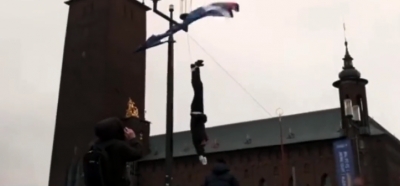 Κούρδοι κρέμασαν ανάποδα ομοίωμα του Erdogan στη Στοκχόλμη - Για εξηγήσεις κλήθηκε ο Σουηδός πρέσβης