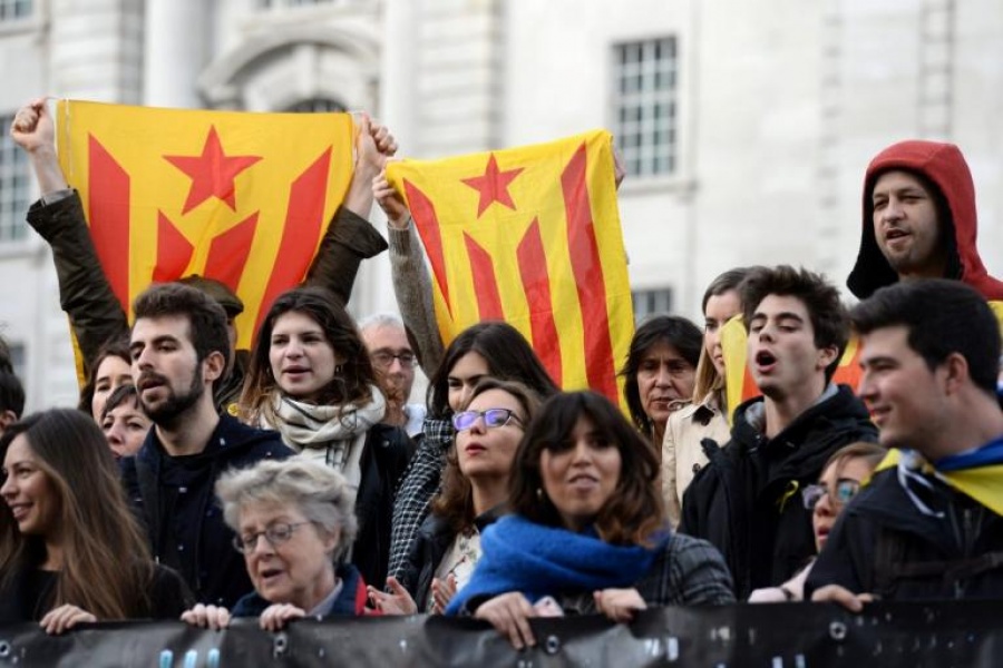 Συγκεντρώσεις υπέρ της ανεξαρτησίας στην Καταλονία, παραμονή των βουλευτικών εκλογών στην Ισπανία