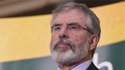 Β. Ιρλανδία: Αποχωρεί από την ηγεσία του Sin Fein ο Jerry Adams μετά από 34 χρόνια