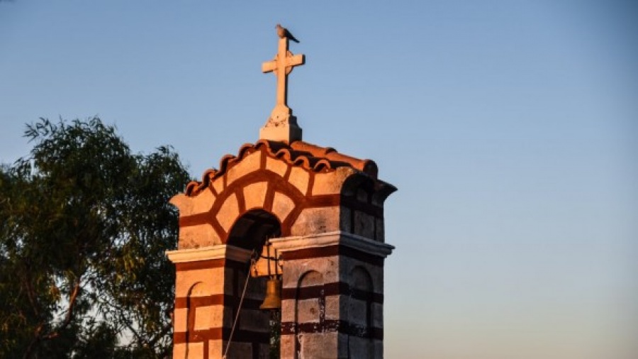 Έρευνα: Θρησκόληπτη και ξενόφοβη μια μερίδα της ελληνικής κοινωνίας