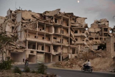 Δυνάμεις της αντιπολίτευσης με αμερικανική υποστήριξη σφυροκοπούν θέσεις των τζιχαντιστών στη Συρία