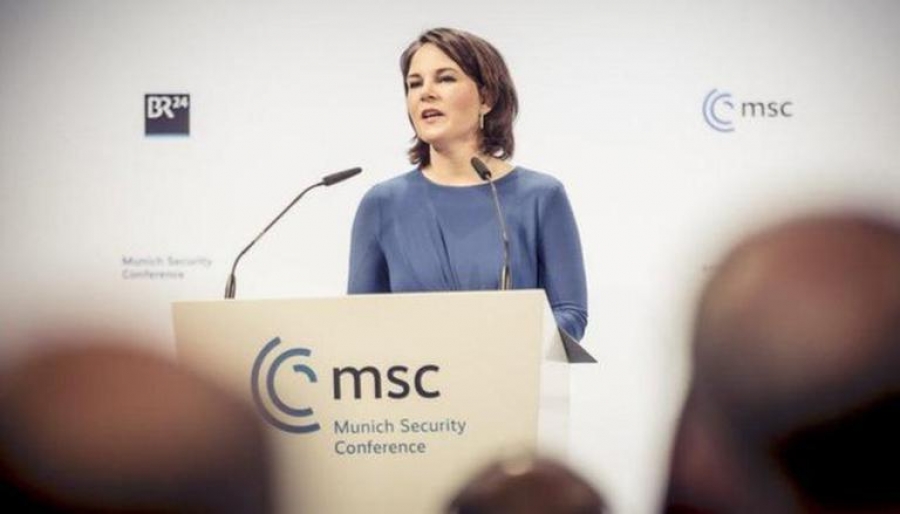 Baerbock (ΥΠΕΞ Γερμανίας) προς Ρωσία: Μην κάνετε το λάθος να επιτεθείτε, ας μιλήσουμε