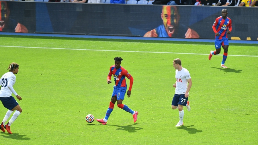 Κρίσταλ Πάλας - Τότεναμ 2-0: Ο Ζαχά βάζει μπροστά στο σκορ με πέναλτι τους γηπεδούχους και ο Έντουαρντ τελειώνει το ματς! (video)