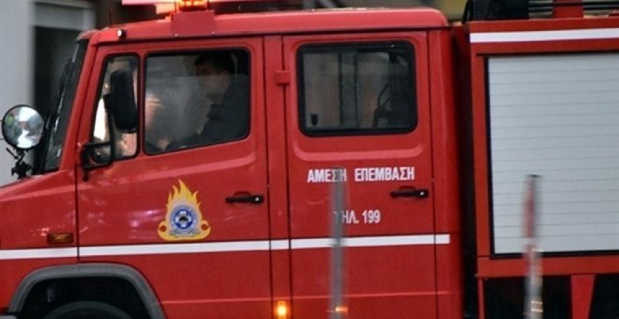 Σε ύφεση η πυρκαγιά στη λεωφόρο Θορικού στη Λαυρεωτική