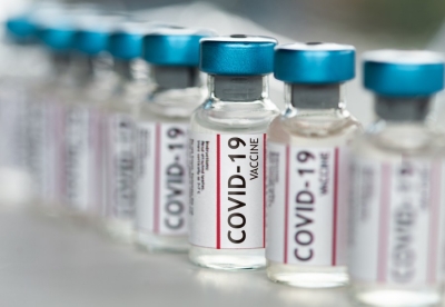 Covid: Εκατομμύρια δόσεις εμβολίων αλλάζουν χέρια - Σε κανονικότητα από 19/7 η Αγγλία