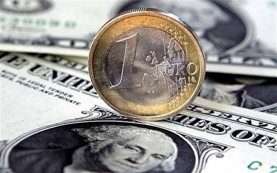 Ισχυρές πιέσεις στο ευρώ λόγω απογοητευτικών μάκρο - Σε χαμηλό μιας εβδομάδας έναντι του δολαρίου, στο 1,128 δολ.
