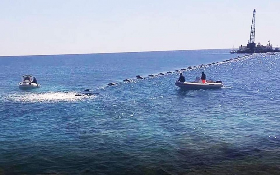 Αίγινα: Καθέλκυση τέταρτου τμήματος υποθαλάσσιου αγωγού νερού