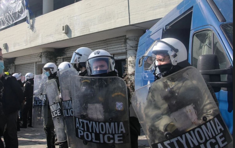 Επέμβαση ΜΑΤ στη Νομική στη Θεσσαλονίκη – Δεν έγιναν προσαγωγές