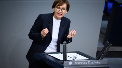 Σάλος με τις δηλώσεις της Γερμανίδας υπουργού Παιδείας: Τα σχολεία να προετοιμάζουν τους μαθητές για πόλεμο